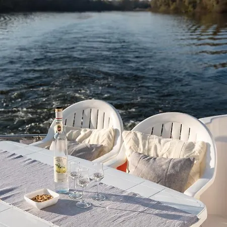 állóhajó, Lakóhajó - Tisza-tó - Úszó hotel *