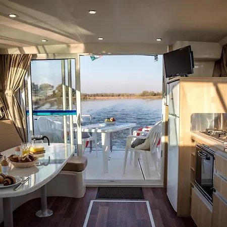 Úszó hotel állóhajó, Lakóhajó - Tisza-tó - *
